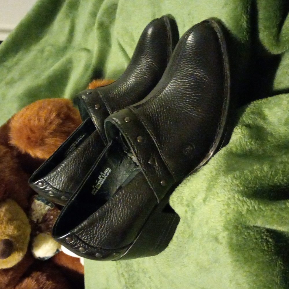 BLACK LEATHER BORN SHOES
